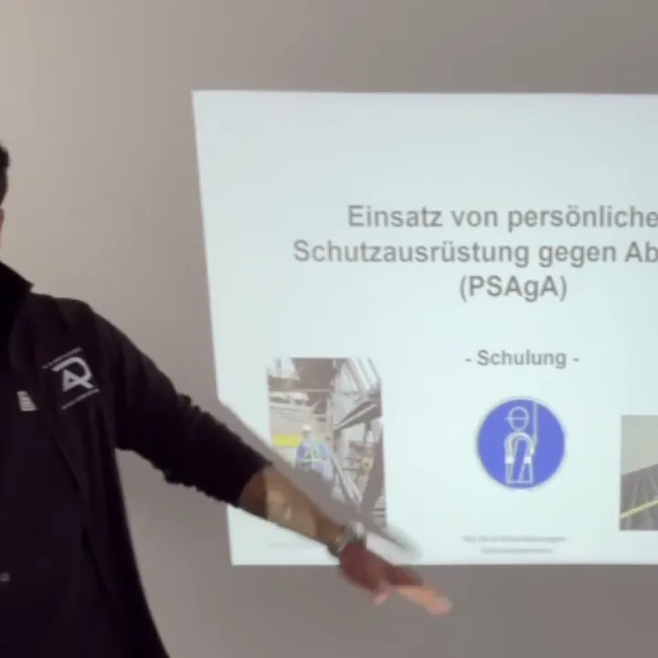 Youssef Eid bei einer PSAgA-Schulung